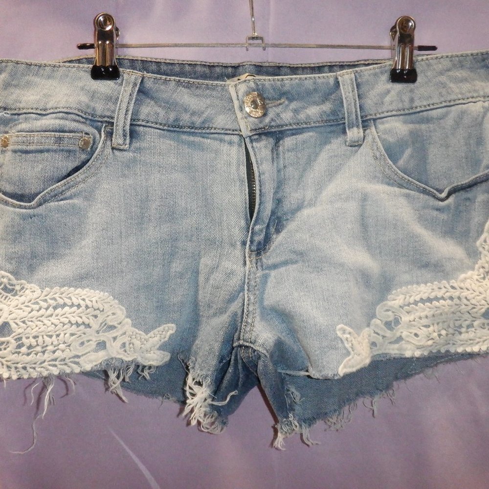 Refuge Denim Shorts w/Crochet Trim Size 10